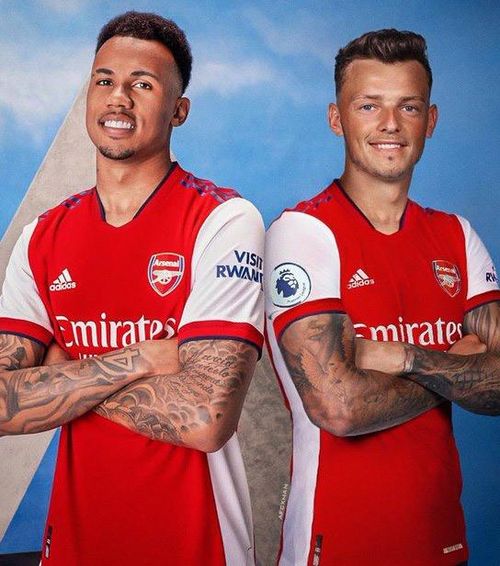 Arsenal đặt niềm tin vào cặp trung vệ sinh năm 1997, Ben White và Gabriel