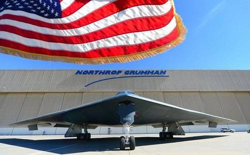Lưu ý thêm, việc phát triển B-21 Raider được thực hiện bởi tập đoàn Northrop Grumman, dự kiến máy bay sẽ chính thức đi vào hoạt động từ năm 2025.
