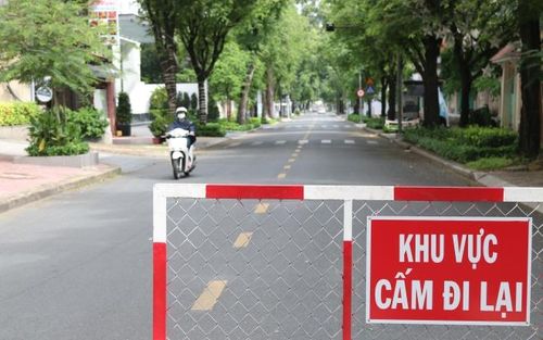 Tuyến đường Lê Quý Đôn, Quận 3 thưa vắng người qua lại. Ảnh: Trần Xuân Tình - TTXVN