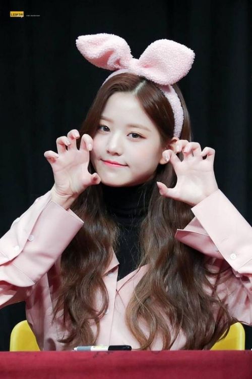 Mới 16 tuổi nên cô nàng Jang Won Young vô cùng nhí nhảnh và ngây thơ