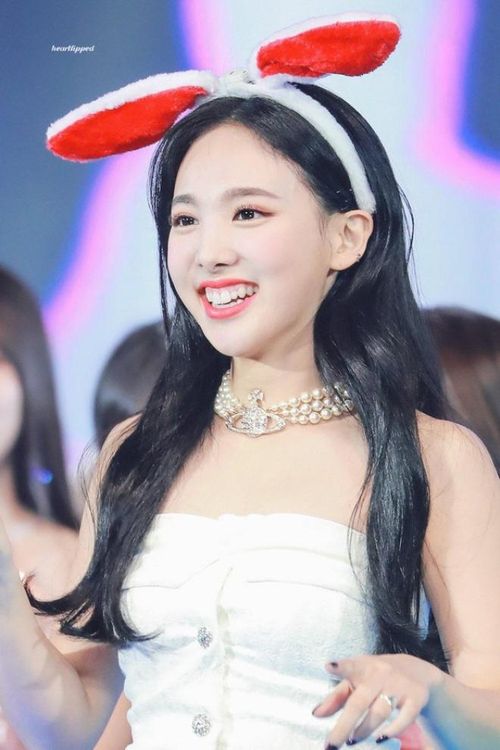 Là chị cả của Twice nhưng Nayeon lúc nào cũng nghịch ngợm chả khác gì em út