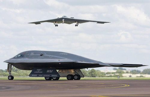 B-2 Spirit do Northrop Grumman sản xuất là chiếc máy bay đắt nhất trong danh sách này, có giá lên tới 2,1 tỷ USD. Northrop Grumman là 1 doanh nghiệp có uy tín lâu năm, tạo ra lợi nhuận hơn 30 tỷ USD mỗi năm. Điều này khiến hãng trở thành một trong những nhà sản xuất quốc phòng lớn nhất thế giới