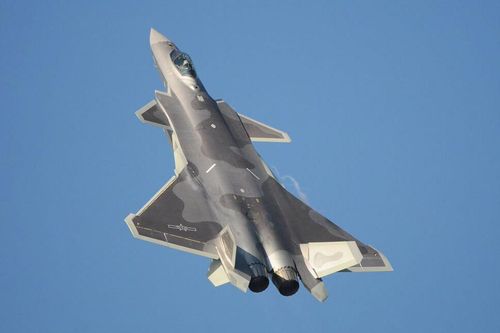 Chengdu J-20 Black Eagle có chuyến bay đầu tiên vào năm 2011 và có giá 110 triệu USD. Máy bay này chủ yếu được sử dụng trong lực lượng Không quân Trung Quốc. Nó được đưa vào hoạt động năm 2017, 6 năm sau chuyến bay đầu tiên