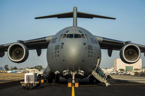 Chi phí của chiếc máy bay C-17 Globemaster III này là 328 triệu USD. Nó chủ yếu được sử dụng trong các nhiệm vụ không vận chiến lược và không vận chiến thuật