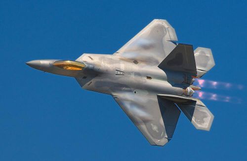 F-22 Raptor được giới thiệu lần đầu tiên vào năm 1997 và có giá 350 triệu USD
