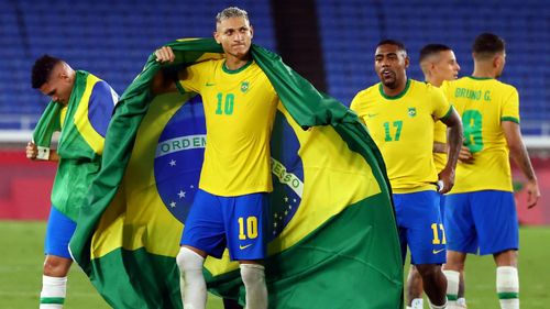 Nỗi buồn của Tây Ban Nha lại là niềm vui của Richarlison cùng đồng đội. Tiền đạo sinh năm 1997 trải qua giải đấu thăng hoa với 5 bàn, 2 kiến tạo. Ở trận chung kết, Richarlison có cơ hội gia tăng thành tích cá nhân, nhưng anh lại đá hỏng quả phạt đền trong hiệp một.