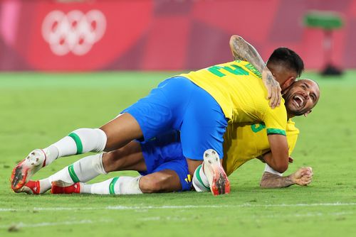  Ở độ tuổi nhiều cầu thủ đã giải nghệ, Alves vẫn có màn trình diễn đẳng cấp tại Olympic Tokyo. Trong trận chung kết, cựu sao Barca thi đấu 120 phút và có pha kiến tạo quan trọng. 