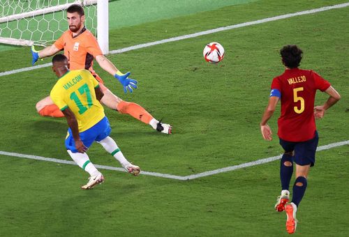 Malcom nâng tỷ số lên 2-1 cho Brazil .Ảnh: Getty.