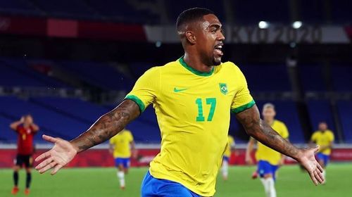 Malcom trở thành người hùng của Brazil với bàn thắng quyết định