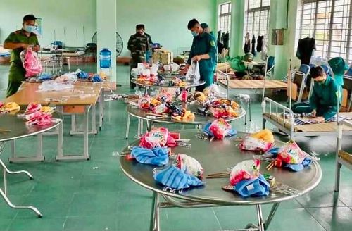 Các vật dụng thiết yếu luôn được chuẩn bị sẵn sàng để phục vụ công dân về từ vùng dịch trong thời gian thực hiện cách ly tập trung. Ảnh: Phương Duyên