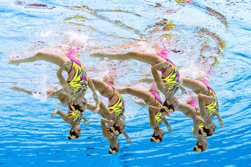 Phần thi ấn tượng của đội bơi nghệ thuật Italia. (Ảnh: Getty Images) 