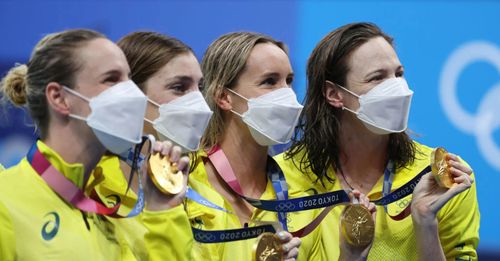 Một trong những kỷ lục thế giới bị phá sớm nhất ở Olympic Tokyo 2020. Bốn nữ kình ngư Australia lập kỷ lục thế giới mới ở nội dung bơi tiếp sức 4x100m tự do nữ với thành tích 3 phút 29 giây 69. (Ảnh: Getty Images) 