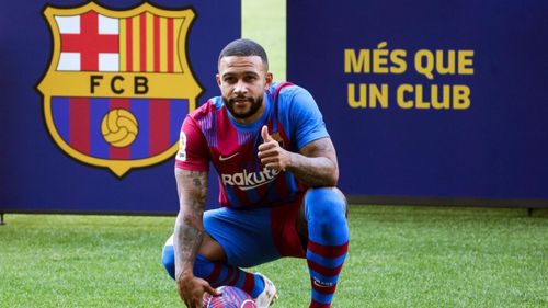 Memphis Depay có thể thay Messi đảm nhiệm các quả sút phạt. Ảnh: Reuters.