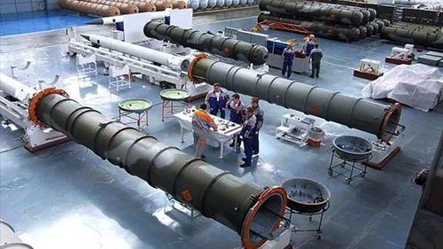 Moskva tin S-500 không có đối thủ tương tự trên thế giới và sẽ giữ ưu thế này trong nhiều năm. Mặc dù vậy, phía Mỹ khẳng định Nga chưa làm chủ công nghệ đánh chặn động năng, do kích thước đạn còn quá lớn trong khi tầm bay không thực sự xa, cho thấy nó vẫn mang theo đầu đạn rất nặng.