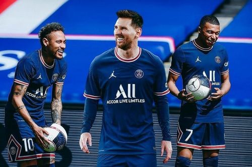  Giờ đây, người hâm mộ chờ đợi Messi cùng Neymar và Kylian Mbappe sẽ tạo ra những màn trình diễn bùng nổ, giúp PSG chinh phục danh hiệu Champions League. 