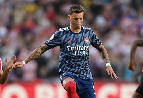  Suốt cả trận, trung vệ 23 tuổi liên tục gặp khó khăn khi theo kèm Ivan Toney. Cựu danh thủ Jamie Carragher nhận định, White hoàn toàn bị tiền đạo của Brentford áp đảo. 