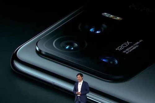 CEO của Xiaomi, Lei Jun giới thiệu điện thoại thông minh cao cấp Mi 11 Ultra. Ảnh: Xiaomi.