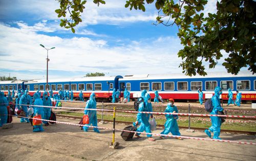 Chuyến tàu SE74 đưa 516 người dân Quảng Trị về đến ga Đông Hà vào lúc 15 giờ 00 phút ngày 15/8/2021