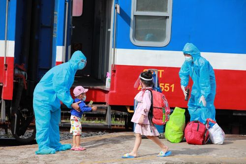 Trên chuyến tàu SE74 có 136 phụ nữ mang thai; 78 trẻ em dưới 6 tuổi; 55 người trên 60 tuổi; 247 trường hợp từ 6 – 16 tuổi và người lớn đi kèm.