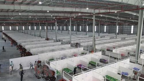Giường bệnh chuẩn bị thu dung điều trị bệnh nhân COVID-19 tại Bệnh viện dã chiến Thới Hòa (thị xã Bến Cát, tỉnh Bình Dương). (Ảnh: TTXVN)