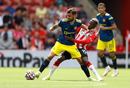 Chỉ với Bruno Fernandes không thể gánh tuyến giữa cho Man United. Ảnh: Reuters.