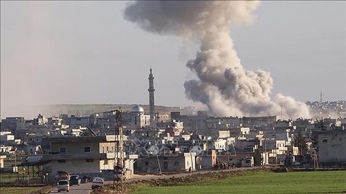 Khói bốc lên sau các cuộc giao tranh giữa quân đội Syria và lực lượng phiến quân tại Daraa, Syria ngày 16/3/2021. Ảnh tư liệu: Anadolu Agency/TTXVN