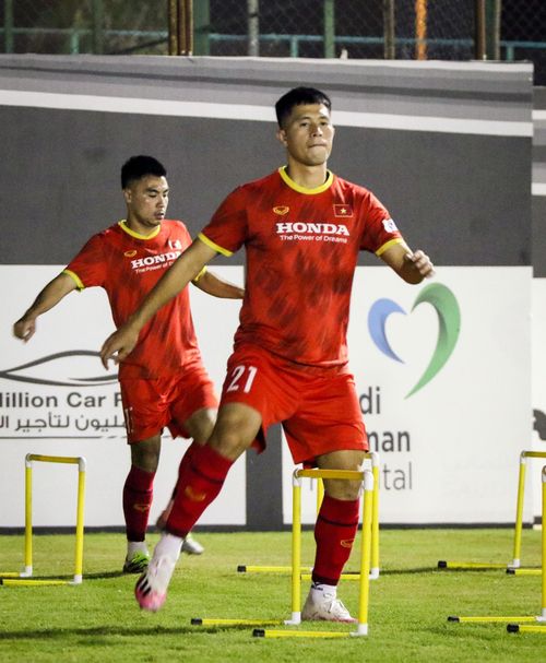  Trần Đình Trọng, trung vệ số một trong chiến dịch AFF Cup 2018, đã bình phục hoàn toàn. Đã rất lâu rồi, Trọng chưa thể hiện được phong độ đỉnh cao ở tuyển Việt Nam. 