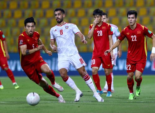  UAE cho thấy lối chơi khó chịu. Ảnh: Y Kiện. 