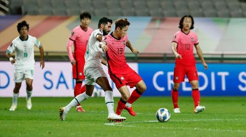 Khi lối đá trở nên bế tắc, tân binh Hwang Hee-chan của Wolves được tung vào sân với hy vọng tạo nên sự khác biệt. Thế nhưng, lối chơi của Hàn Quốc vẫn không có nhiều chuyển biến.