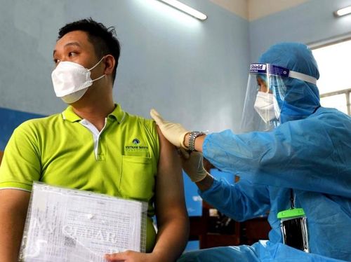 Tiêm vaccine phòng COVID-19 tại TP.HCM. Nguồn: TTXVN