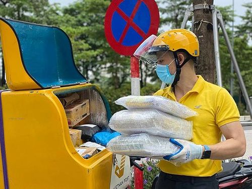 Vận chuyển kịp thời sách giáo khoa tới học sinh trước thềm năm học 2021 - 2022