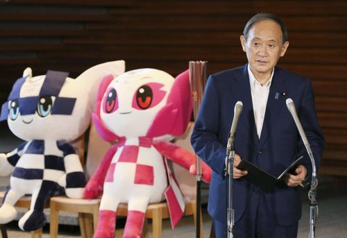 Thủ tướng Suga Yoshihide vấp phải nhiều chỉ trích khi tiếp tục tổ chức Thế vận hội Tokyo 2020, bất chấp dịch Covid-19 ở Nhật Bản vẫn diễn biến phức tạp. Ảnh: Kyodo