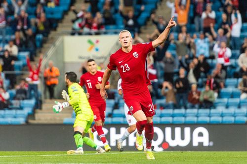 Tiền đạo 21 tuổi có cú hat-trick thứ 2 trong màu áo tuyển Na Uy. Trong đợt tập trung này của các đội tuyển quốc gia, Haaland ghi 5 bàn sau 3 trận. Tính cả ở cấp CLB, Haaland ghi 20 bàn sau 16 trận gần nhất.
