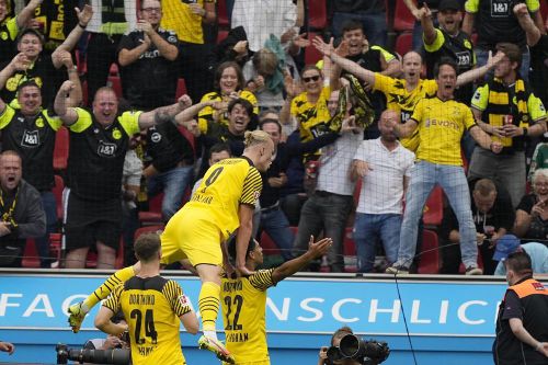 Theo Fotmob, Dortmund kiểm soát bóng có thời lượng 58%, tung ra 14 cú sút, tạo ra 10 cơ hội ghi bàn. 3 lần bị đối thủ dẫn trước, Dortmund vẫn có thể gỡ hòa và giành chiến thắng chung cuộc.