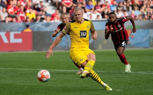 Sang hiệp 2, Haaland tiếp tục tỏa sáng. Sau khi Dortmund gỡ hòa 3-3, mũi nhọn 21 tuổi ghi bàn trên chấm 11 m để ấn định chiến thắng 4-3 cho Dortmund. Sau 4 trận, Dortmund giành 9 điểm.