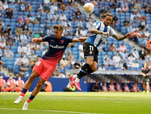  Trước đó, Atletico nhận "gáo nước lạnh" khi thủng lưới ở phút 40. Raul de Tomas bật cao đánh đầu sau tình huống phạt góc, mang về bàn mở tỷ số cho đội chủ nhà. 