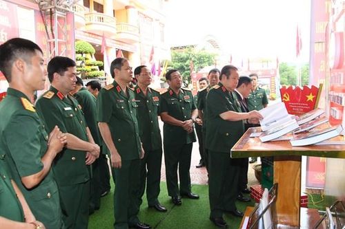 Đại tướng Phùng Quang Thanh thăm Quân khu 1 tháng 8/2020. Ảnh: Vietnam+/TTXVN