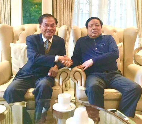 Thiếu tướng Hoàng Kiền và Đại tướng Phùng Quang Thanh. Ảnh do nhân vật cung cấp. 