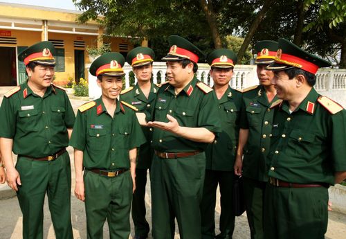  … và cán bộ, sĩ quan, nhất là sĩ quan trẻ. 