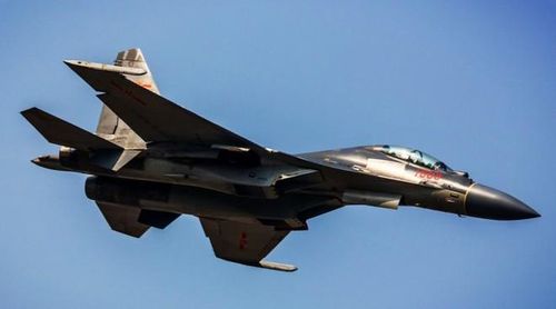Một số máy bay chiến đấu hàng đầu của Trung Quốc bao gồm J-10C, J-16 và J-20, tất cả đều sở hữu nhiều công nghệ hiện đại, như radar mảng pha quét điện tử chủ động (AESA) cùng các loại vũ khí tầm xa như tên lửa không đối không PL-15, có tầm bắn vượt trội so với tên lửa trên các máy bay chiến đấu của Nhật Bản.