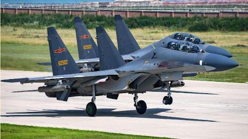 Các biến thể Su-27 Flanker hiện cũng là xương sống của Không quân Trung Quốc; tuy nhiên các phiên bản Su-30MKK và Su-30MK2 của Trung Quốc, được coi là kém hiện đại hơn phiên bản MKI của Ấn Độ.