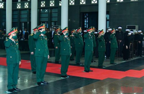 Đoàn Quân ủy Trung ương, Bộ Quốc phòng do Đại tướng Phan Văn Giang, Ủy viên Bộ Chính trị, Bộ trưởng Quốc phòng, dẫn đầu vào viếng Đại tướng Phùng Quang Thanh.