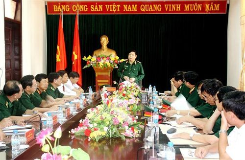 Đại tướng Phùng Quang Thanh làm việc với BĐBP Quảng Bình, năm 2011. Ảnh: Châu Thành