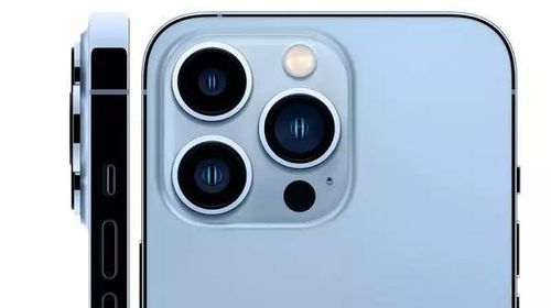 Các mẫu iPhone 13 Pro thậm chí còn có thời lượng pin dài hơn. Trong đó, pin của iPhone 13 Pro kéo dài lâu hơn tới 1.5 giờ so với iPhone 12 Pro và pin của iPhone 13 Pro Max kéo dài hơn tới 2.5 giờ so với iPhone 12 Pro Max.