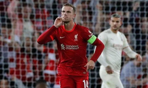 Henderson ấn định chiến thắng kịch tính cho Liverpool.
