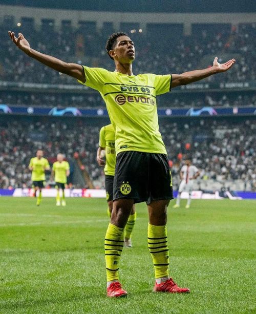 Phút 20, Jude Bellingham ghi bàn mở tỷ số cho đội khách, sau pha kiến tạo của Thomas Meunier