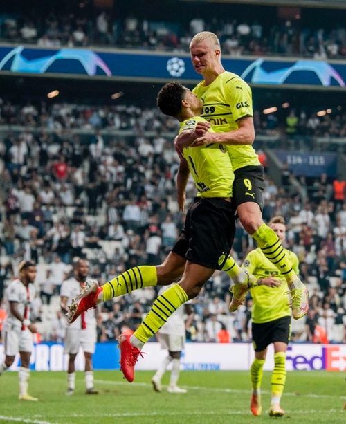 Trước khi hiệp một khép lại, Erling Haaland tỏa sáng, nhân đôi cách biệt cho CLB Bundesliga. Người kiến tạo là Jude Bellingham