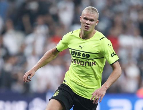 Chơi cao nhất trên hàng công không ai khác là Erling Haaland, ngôi sao của Dortmund được định giá 130 triệu bảng. Với thói quen ghi bàn không ngừng, dự kiến giá của tiền đạo người Na Uy sẽ còn tăng vọt sau mùa giải năm nay