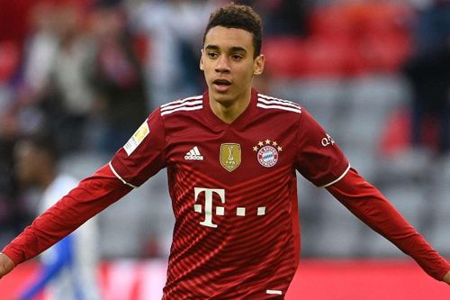 Tài năng trẻ 18 tuổi Jamal Musiala (Bayern Munich) đá hộ công