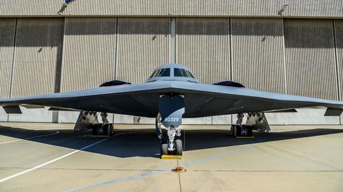 Hiện tại vẫn chưa rõ Không quân Mỹ dự kiến sẽ nhận được bao nhiêu chiếc B-21 Raider ở giai đoạn đầu, tức là thời hạn xác nhận (đáp ứng các yêu cầu cụ thể) sẽ kéo dài cho đến khi bắt đầu sản xuất hàng loạt, tờ báo viết.